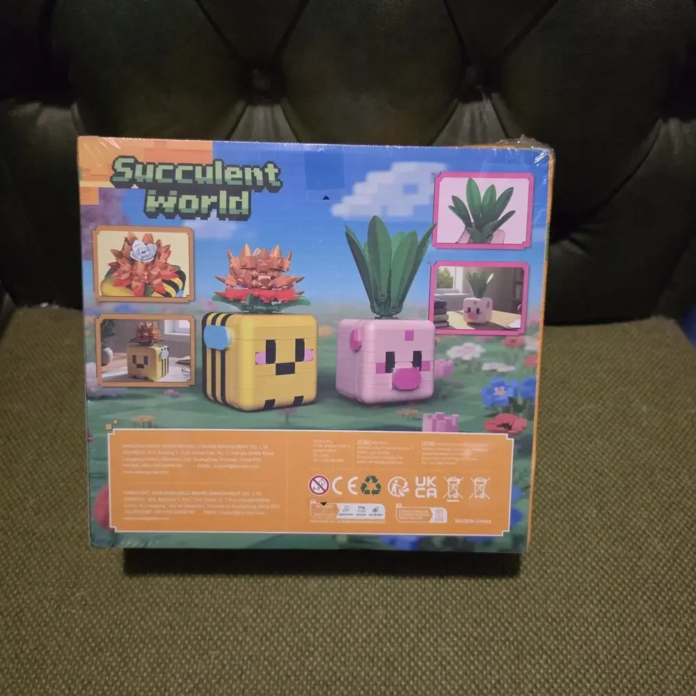 Botanicals Plants Building Blocks NIB Succulent World Pig Bee 468 Pieces